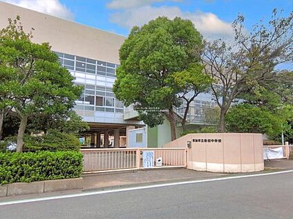 草加市立新田中学校 800m(徒歩10分)
