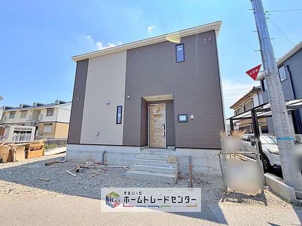 【現地外観写真】一戸建ての大きなメリットは、「自分の土地」を自由に使えること。好きなペットが飼えるほか、ガーデニングやＤＩＹ、車やバイクの手入れなど様々な趣味を楽しめます♪
