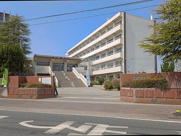 杉戸町立杉戸中学校(約600m)