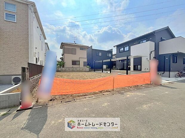 【現地外観写真】どのような建物が建つか、間取りの広さはどうかなど、気になる点は丁寧にご説明いたします。資料請求やご案内は即日対応いたします。土日や平日、お仕事終わりの時間など、ご都合に合わせてご案内いたします。