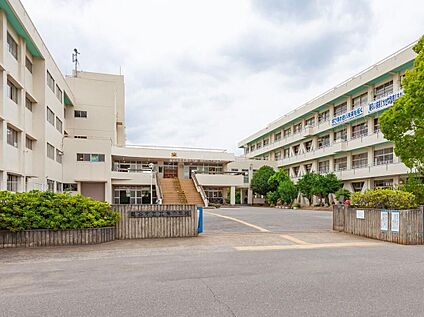越谷市立北陽中学校 1655m(徒歩21分)