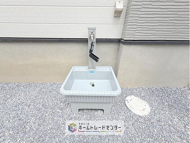 【【外水栓】】バーベキューなど、お庭でアウトドアを楽しむ方にとっては、外に水栓があれば家の中から水を運び出す手間が省けます。洗車の際にも便利です♪