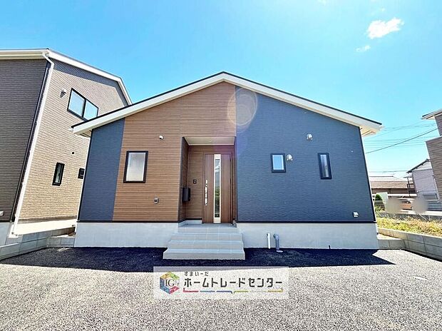 【現地外観写真】爽やかな青空と陽光に包まれる心地よい住空間。ネットでは分からない現地の魅力をぜひご覧ください。人生で大切なお住まいですので、ゆっくりとご見学ください。