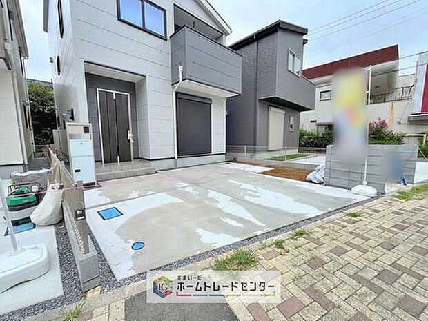 【【カースペース2台】】カースペースが2台分ございますので、家族分の自転車を駐輪したり、急な来客用の駐車スペースとしてもお使いいただけます。
