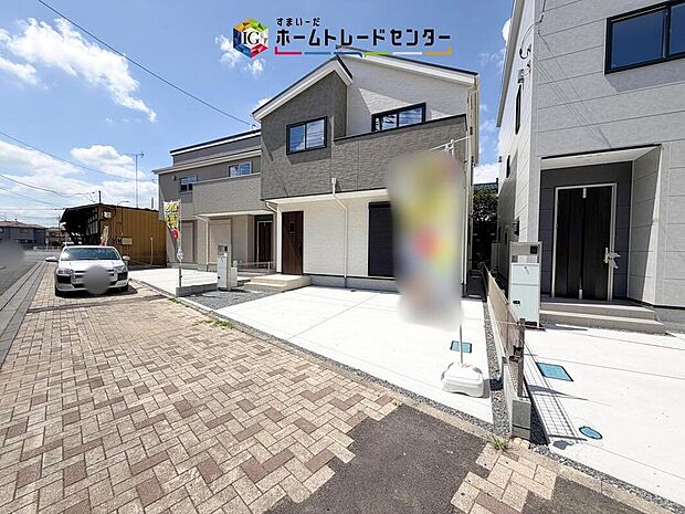 【前面道路含む現地写真】ご覧いただけているように、南道路で南側に日差しを遮るような建物はありません、日当たりは後では買えないものです。しっかりと目で見てご判断いただきたく思います。