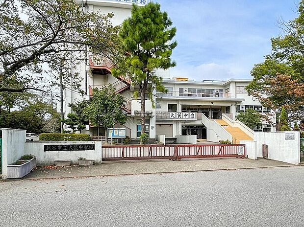 越谷市立大袋中学校(約350m)