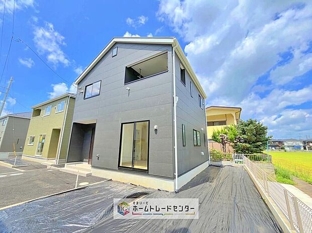 【現地外観写真】自然を感じられる穏やかな環境と、暮らしの利便性を兼ね備えた住まい。通勤・通学やお買い物にも便利で、ゆとりある毎日を叶えます。