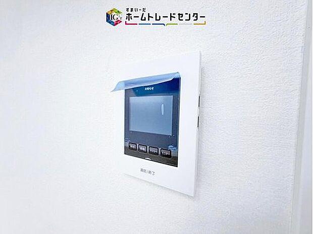 【【TVモニター付きインターホン】】録画機能もあり、どのような人が何時に来訪されたのかが分かります。防犯上はもちろん、お届け物などの把握にも便利です。ライトが付いているので、夜間でも安心です。