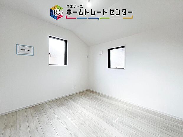 【リビング以外の居室】各部屋を最大限に広く使って頂ける様、全居住スペースに収納付。プライベートルームはゆったりと快適に。