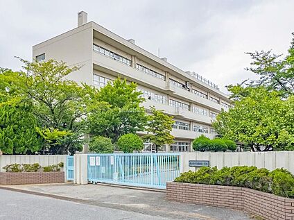 春日部市立藤塚小学校 800m(徒歩10分)