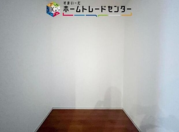 【収納】収納スペースには、日用品や季節物をまとめてしまえて、生活感を表に出しにくいのが魅力。帰宅後の荷物も定位置を決めやすく、片付けが日常の流れに乗りやすくなります。掃除のしやすさにもつながります。