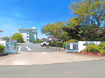 幸手市立さくら小学校 850m(徒歩11分)