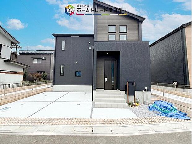 【【カースペース2台】】カースペースが2台分ございますので、家族分の自転車を駐輪したり、急な来客用の駐車スペースとしてもお使いいただけます。
