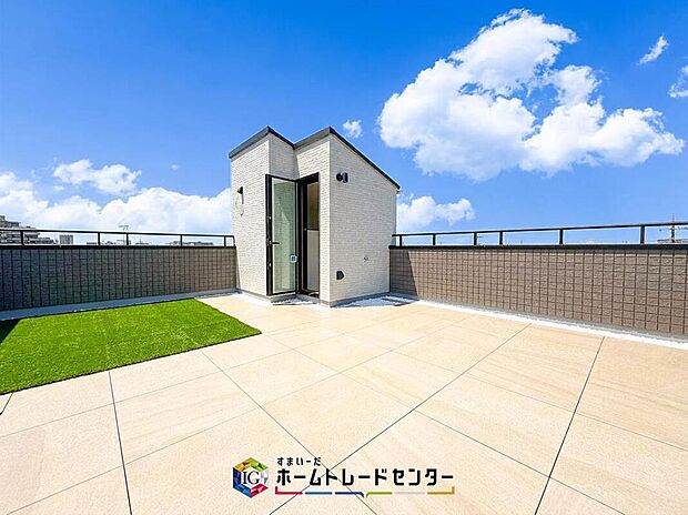 【屋上】アウトドアリビングとしてバーベキューや子供用プールを広げるなどが楽しめます♪屋上なら通行人から見えることもなくプライバシーが守れます。
