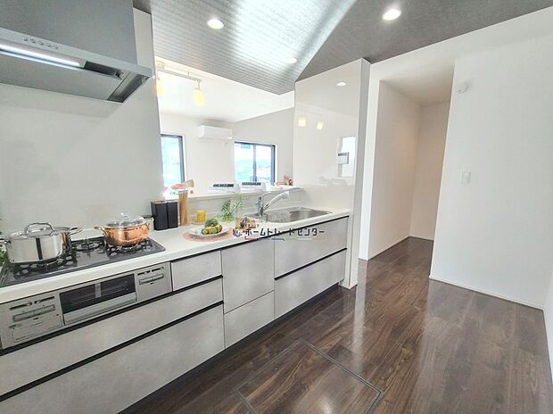 ◆人気の対面式キッチン♪
※備品等は含まれません。