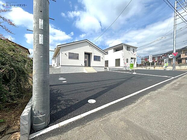 カースペースは2台分ご用意。空いたスペースは家族の駐輪場としてもお使いいただけます◎