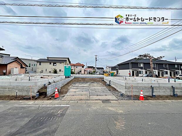 住人以外の車の進入も少なく、小さなお子様を持つご家庭にも安心。カースペースを広く確保したので、愛車のお手入れもしやすくなっております。資料送付・ご見学即対応！お気軽にお問い合わせください♪