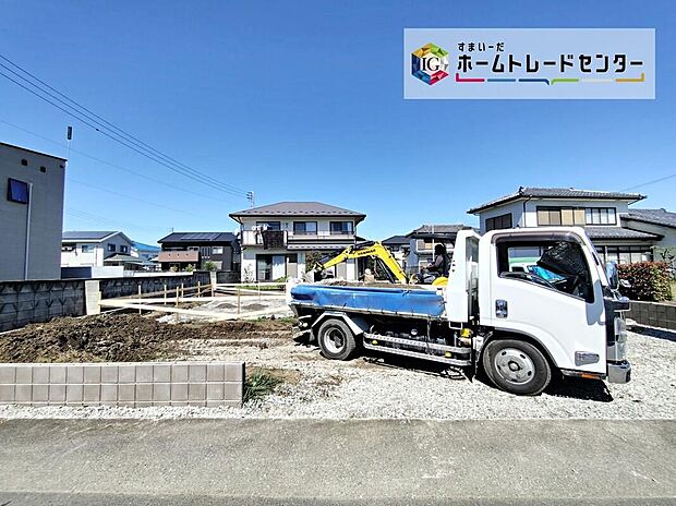 南側3.7m公道に面した整形の敷地。群馬八幡駅徒歩3分、駐車4台分の広さを確保しております。