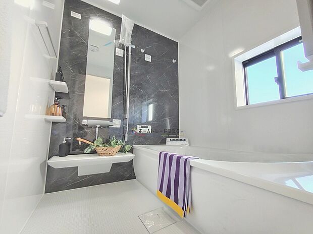 【浴室】◆毎日の疲れをいやす浴室は1坪タイプです。足を伸ばしてゆっくりとくつろげます。浴室暖房乾燥機も標準装備です♪※備品等は含まれません。