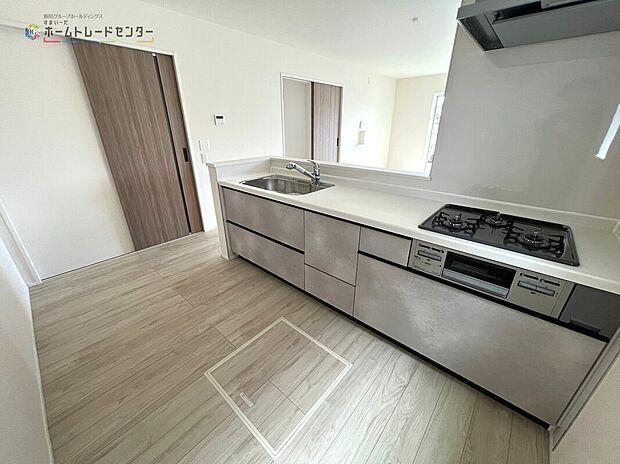 【キッチン】◆人気の対面式キッチン。お食事の準備をしながらでもご家族とのコミュニケーションを楽しめます！ぜひご見学の際にはキッチンに立ち、生活をイメージしてください！