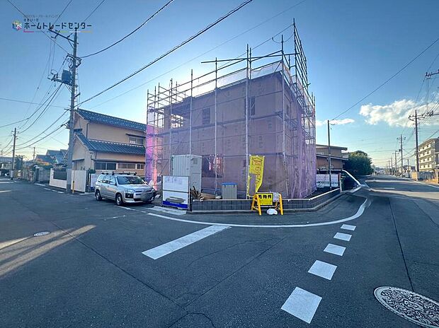 【前面道路含む現地写真】◆耐震構造で地震に強く、次代へ繋ぐ強固な住宅です。