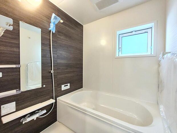 【浴室】◆毎日の疲れを癒す浴室は1坪タイプ。足を伸ばしてゆっくりとくつろげます♪