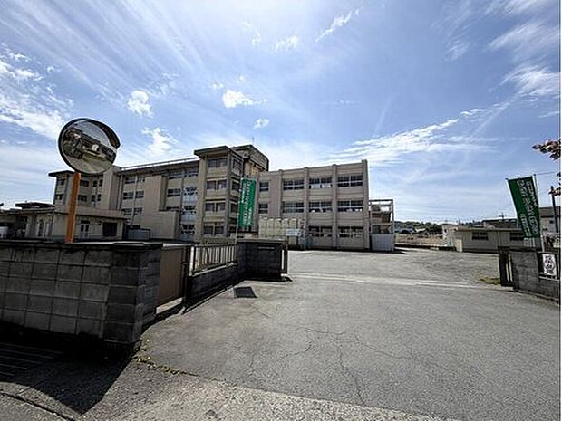 高崎市立片岡小学校(約450m)