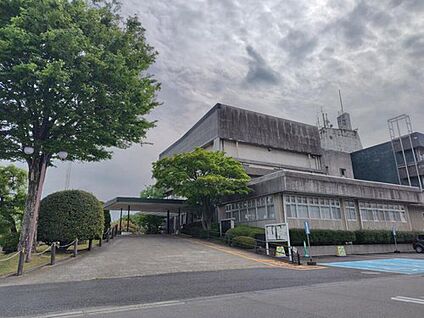 渋川市役所 640m (徒歩8分)