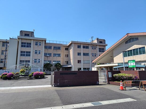 前橋市立箱田中学校(約2,500m)