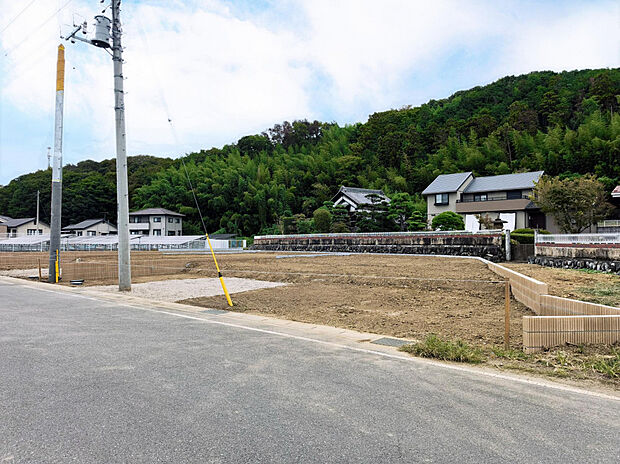 【【3号棟】現地写真　10月撮影】土地面積/294.85m2（89.19坪）建物面積/107.23m2（32.42坪）