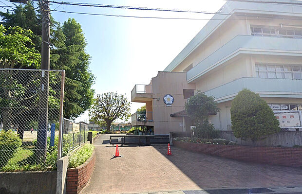 坂戸市立南小学校(約67m)