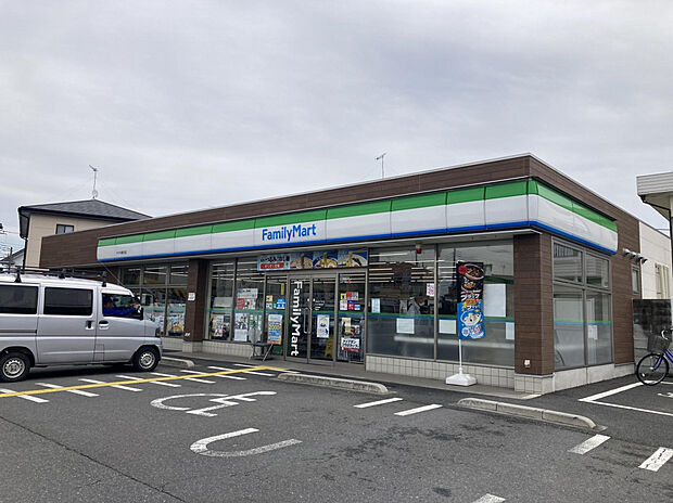 ファミリーマートヤマキ東方店(約87m)