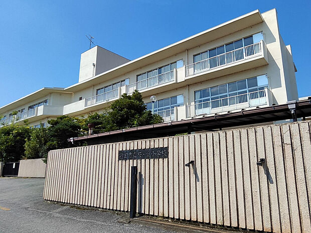 桜ヶ丘小学校（約820m）