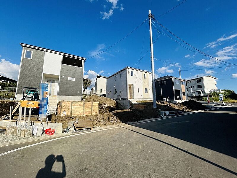 前道路を含む現地外観写真