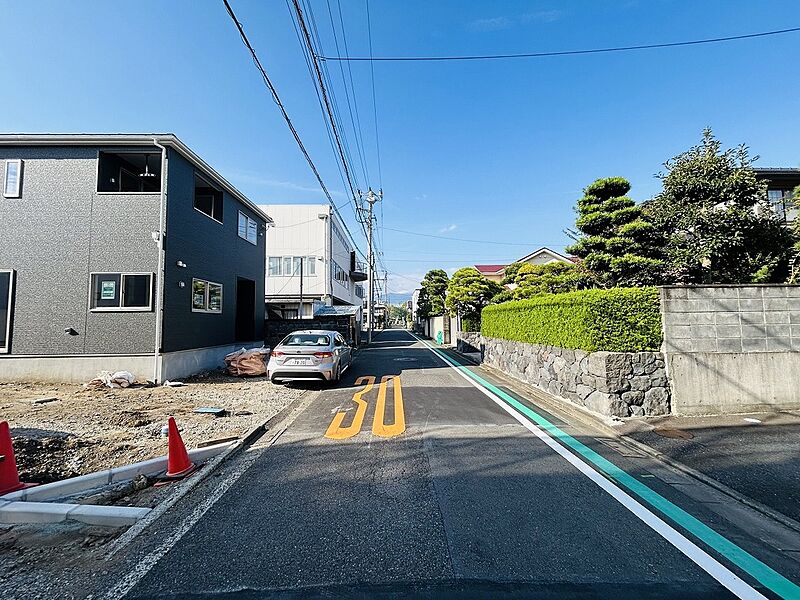 前道路を含む現地外観写真