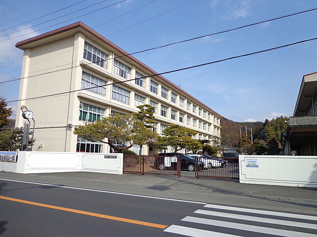 葉梨中学校（約2,700m）