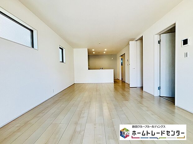 【☆Living☆】家族の食事や団らんのほか、子供を遊ばせたり、友人を招いたりする住まいの中心。長時間過ごす場所だから、その空間は住まい全体の居心地を左右します。
