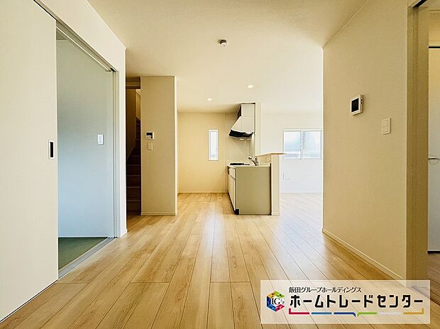 【☆Living☆】家族の食事や団らんのほか、子供を遊ばせたり、友人を招いたりする住まいの中心。長時間過ごす場所だから、その空間は住まい全体の居心地を左右します。
