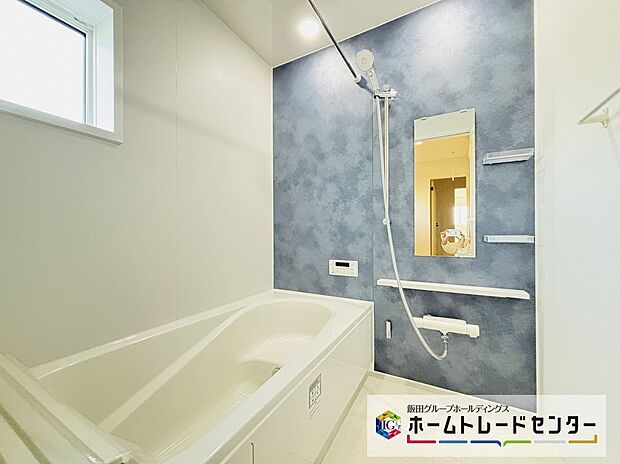 【☆Bath Room☆】５号棟～浴室～
ユニットバスは浴室乾燥機能も付き雨の日の洗濯物も乾かせます。ゆったりと足を伸ばして一日の疲れも落とせます♪