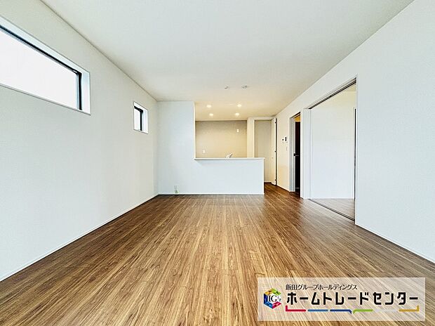 【☆Living☆】２号棟～LDK～
家族の食事や団らんのほか、子供を遊ばせたり、友人を招いたりする住まいの中心。長時間過ごす場所だから、その空間は住まい全体の居心地を左右します。