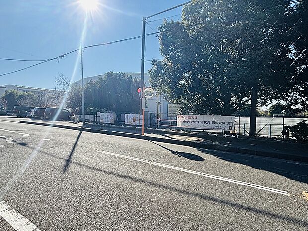 東源台小学校（約1,800m）