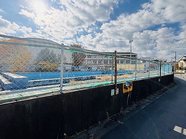 大岡小学校（約580m）