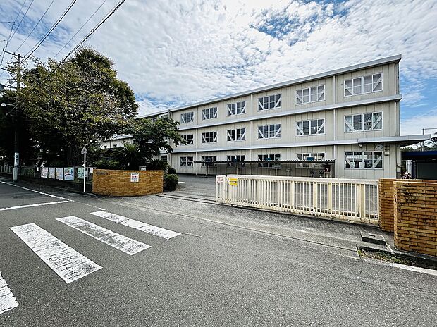 田町小学校(約130m)