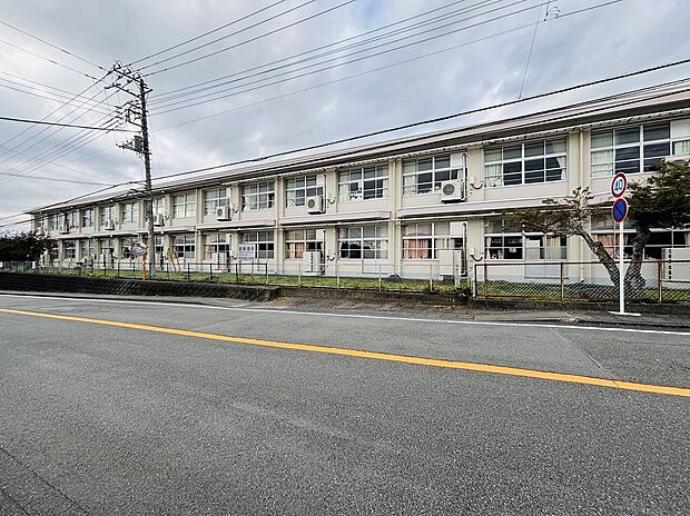 大富士小学校(約750m)