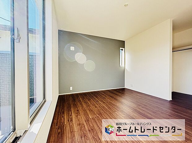 【☆Bed Room☆】主寝室には、ウォークインクローゼットを設置しました。衣類やバックからスーツケースや季節家電まで、スッキリ収納可能です♪