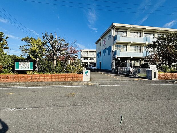 港小学校(約1,300m)