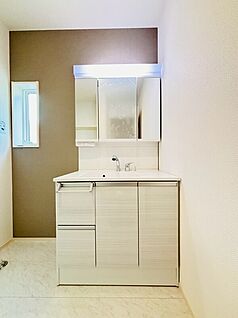 【設備】三面鏡のシャンプードレッサー