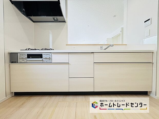 【☆kitchen☆】～キッチン～
システムキッチンは収納力と使い勝手を追求したスライド引き出しです。スムーズな開閉でストレスなくお料理を楽しめます♪