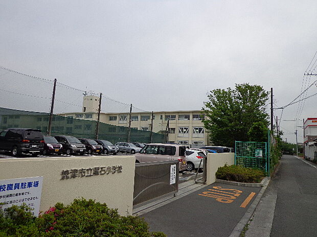 黒石小学校(約922m)