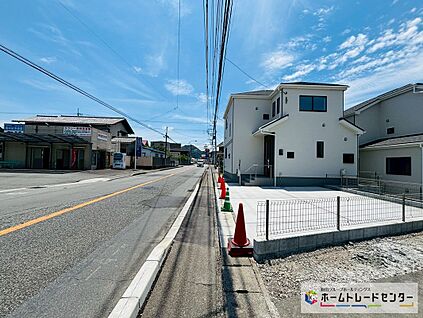 前道路を含む現地外観写真